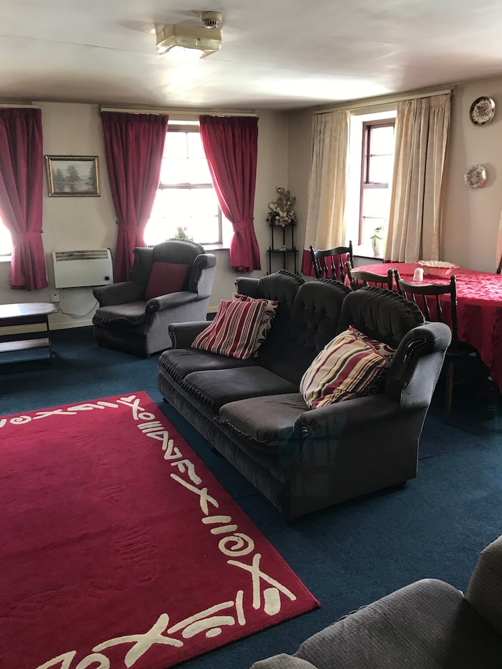 Rossmore House, The Square Coalisland1person room Guesthouses for