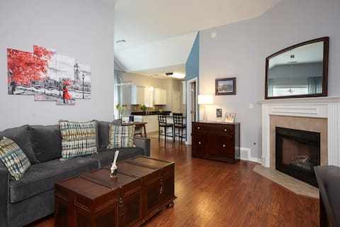 Stylish Remodeled 2BR/2BA House Min to Downtown