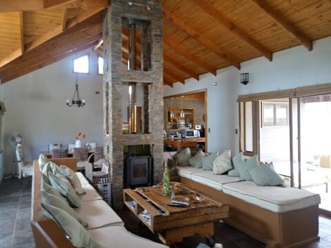 Spacious house, beautiful views, near Sto. Domingo