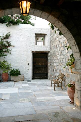 Amazing Villa in Chora Patmos gallery image 4