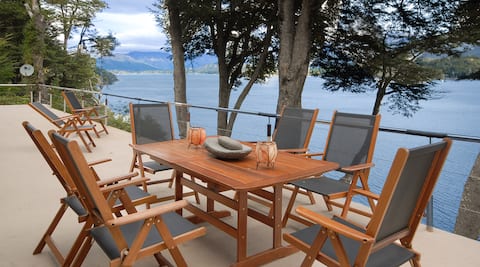 Magnificent 3-Bedr Villa on the Lake Shore H47