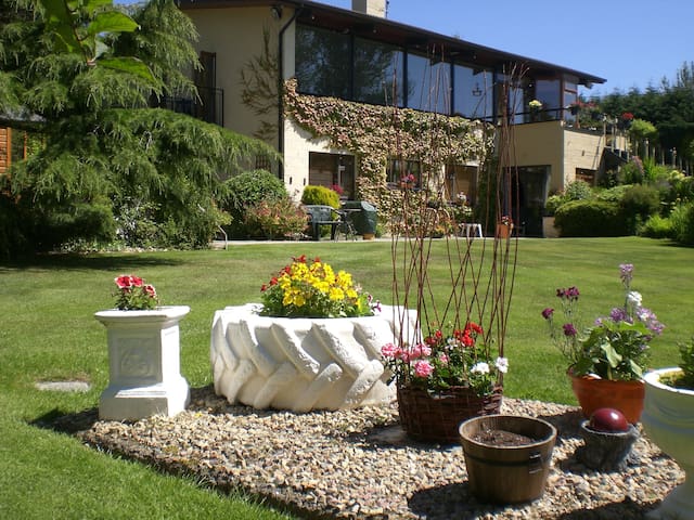 Split level house in own grounds