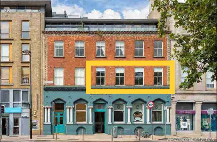 Live like a bank director in old city monument gallery image 4