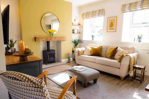 Top performing Airbnb: Bluebell Cottage. Garden 2 bed. TOP 1% on Airbnb in Richmond