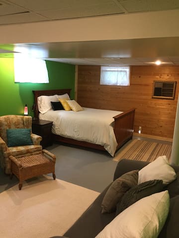 Heart of Kansas City | Charming Basement Apartment
