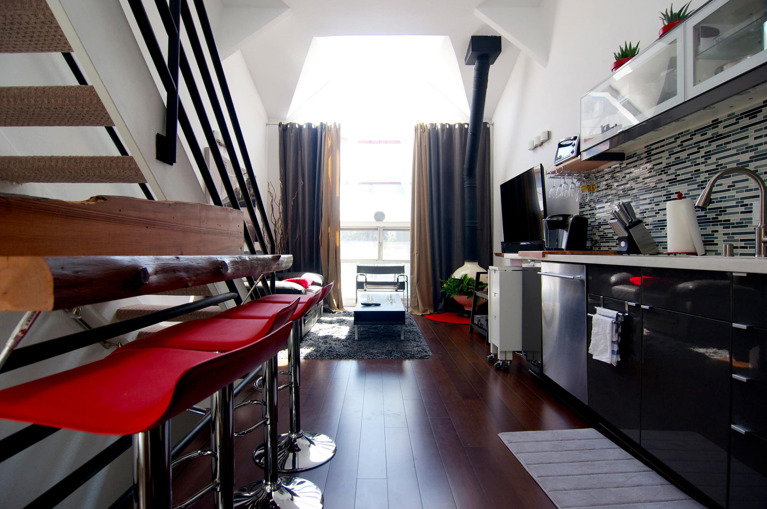 Home in San Francisco · ★4.91 · 2 bedrooms · 2 beds · 1 bath - Image 7