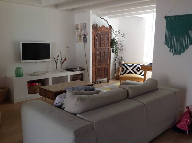 Échoppe typiquement bordelaise plein centre. gallery image 2