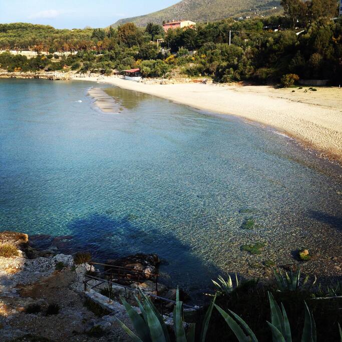 Veduta della spiaggia della Calanca a 200 metri dall'appartamento,3 minuti a piedi.