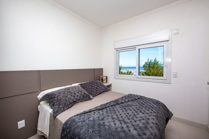 Ორადგილიანი ნომერი გარდერობითა და კონდიციონერით