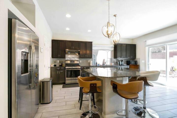 Holiday specials｜Bright &Cozy home& Kids play area gallery image 5