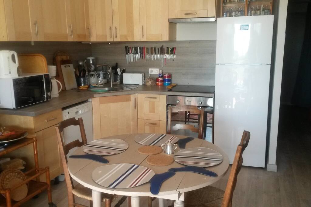 Cuisine équipée et aménagée /coin repas
