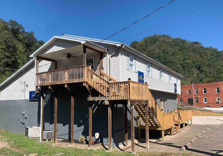 Trailhead Lodging Houses for Rent in Matewan, West Virginia, United