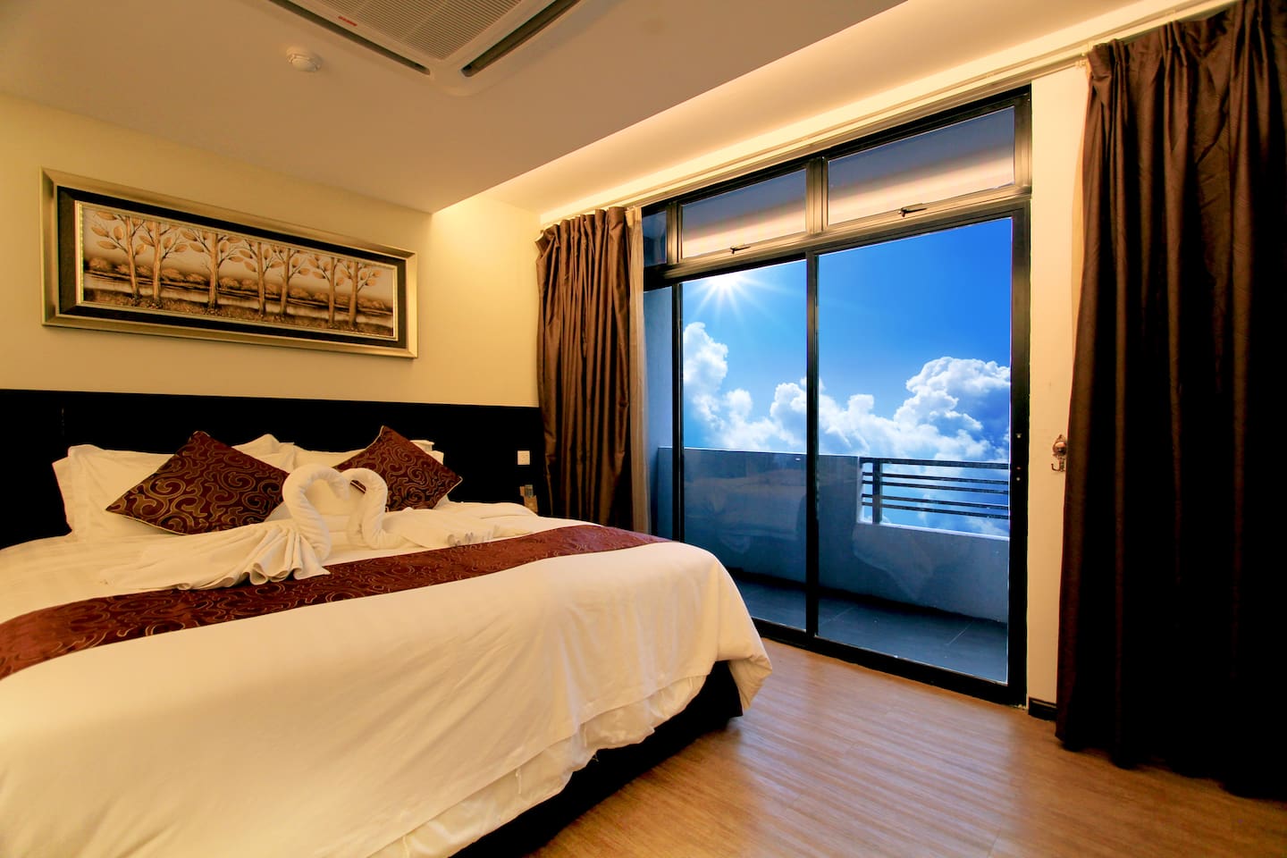 Deluxe Premium room with balcony, city view, rain shower & bath tub
