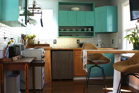 Modern cottage with a vintage twist near downtown