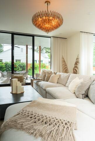 DT Luxury Oasis W Pool & Gym gallery image 4