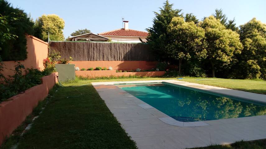 PRECIOSA CASA CON PISCINA Y AMPLIO JARDÍN. gallery image 5