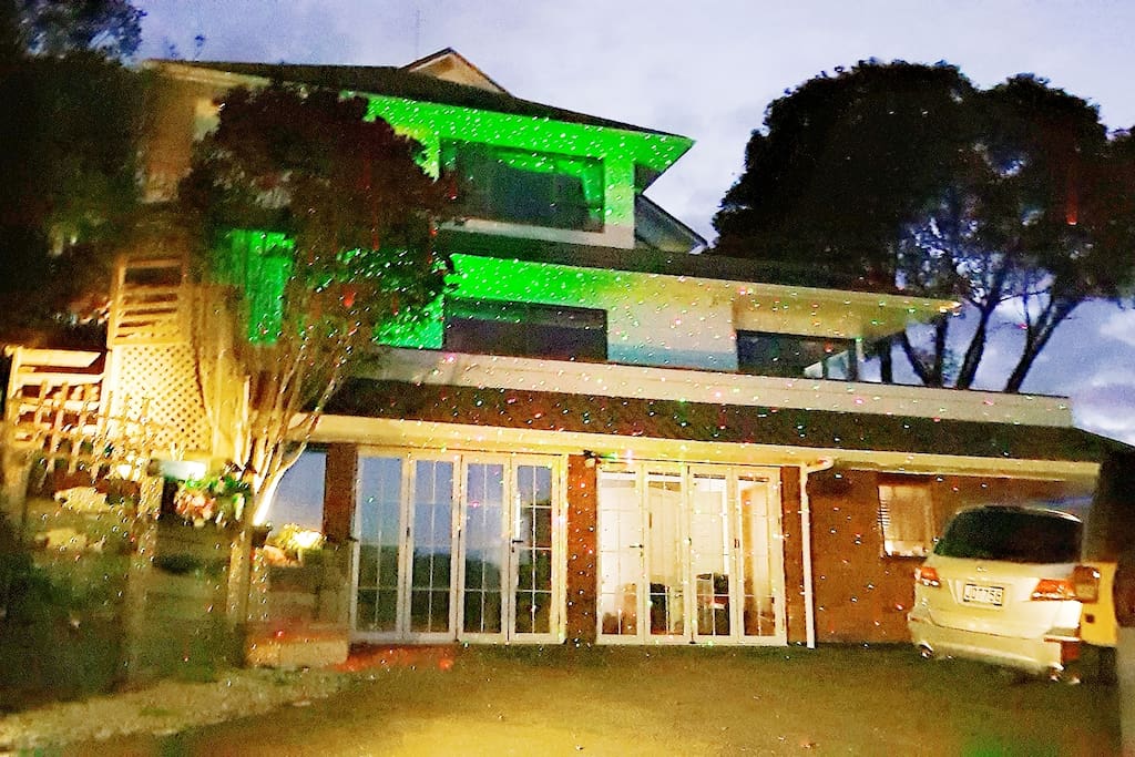 2* When night comes.The laser lights will automatically light up.Romantic &mysterious.Just like a villa in a dream