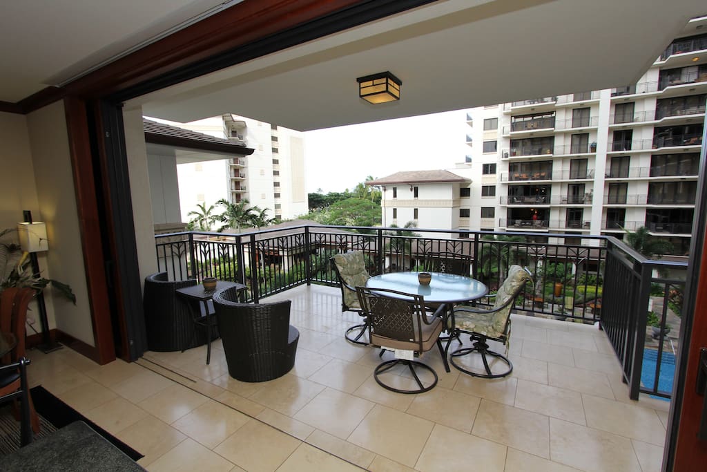 Expansive covered lanai