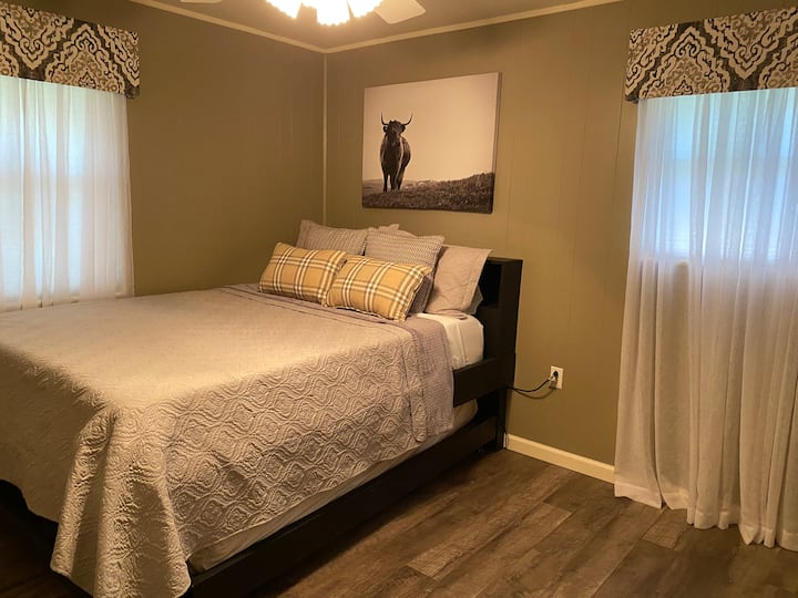 Кравешка стая -
двойно легло с разтегателен диван