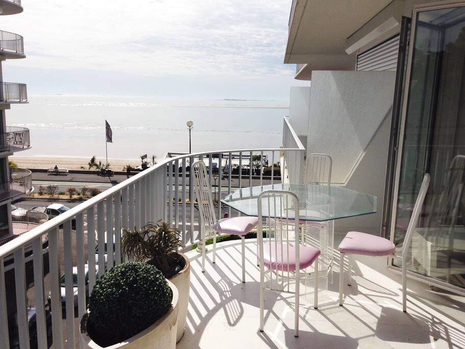 Grande terrasse environ 15 metres carreés