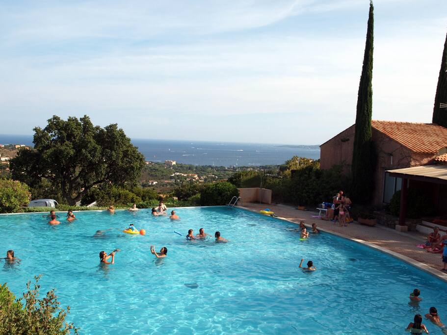 Piscine "du haut", vue sur le golfe