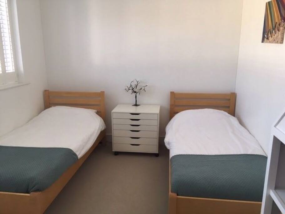 Guest/Kid Bedroom