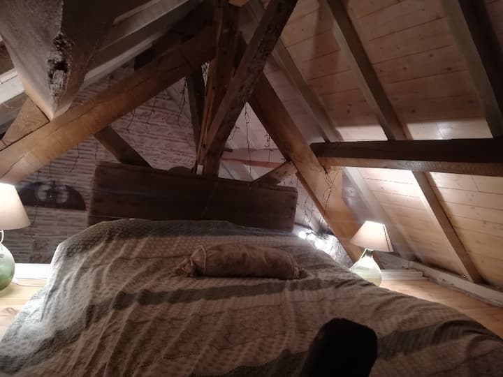 Зона за спане „Мецанин“ 