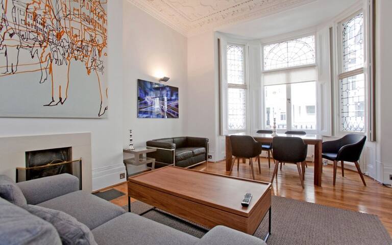 Modern Luxury with Period features, Kensington gallery image 2