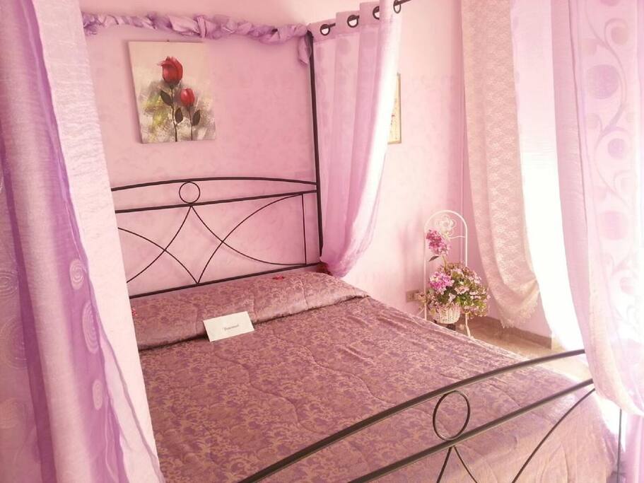 Matrimoniale con letto a baldacchino