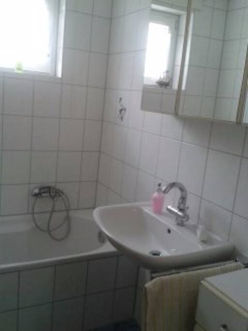 Bad mit Badewanne