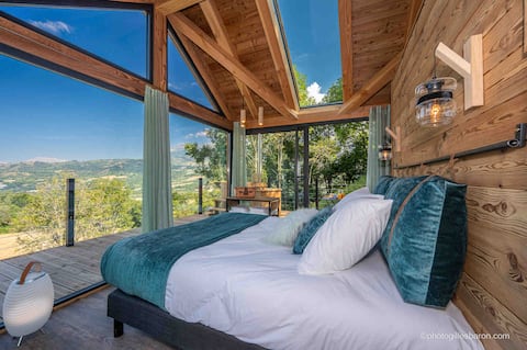 The Frêne nid douillé vitré with 180° view