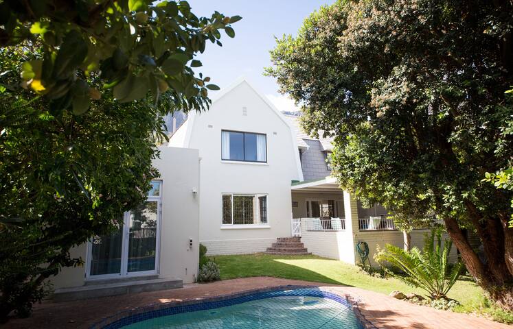 Camps Bay, Atlantic Ocean Family Home gallery image 2