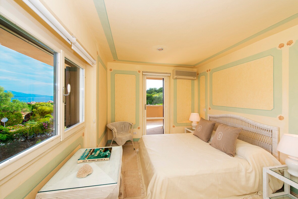 Spavaća soba s pogledom na more