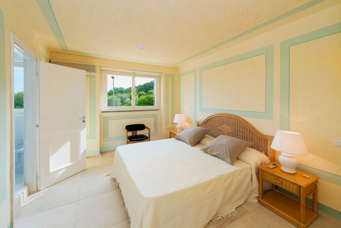 Spavaća soba s pogledom na more