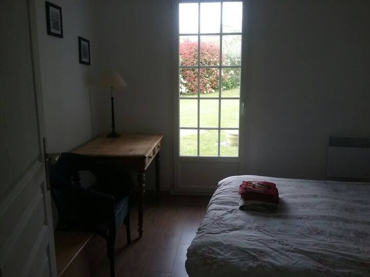 Chumba cha kulala mara mbili kwenye ghorofa ya chini 