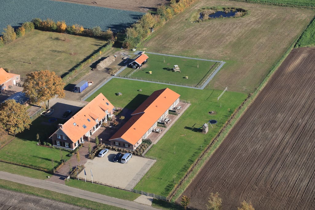 Bovenaanzicht van onze accommodatie