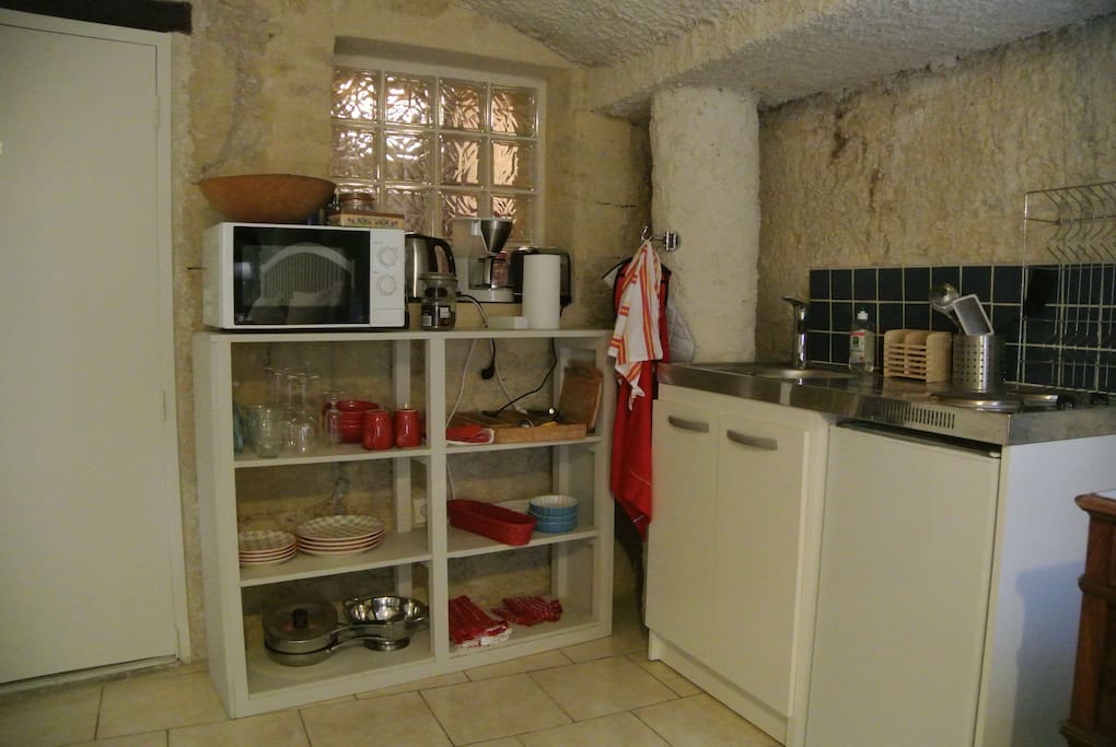 Well-stocked kitchenette with coffee maker, tea kettle, microwave, two-burner stove, fridge. Complimentary coffee, tea, milk and sugar, as well as a few goodies.