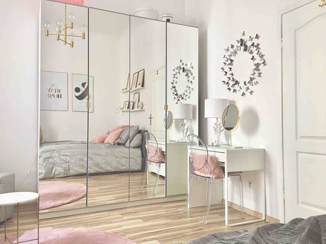 Apartament w kamienicy obok Dworca Centralnego