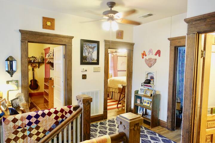 Historic home right by TCU! gallery image 4