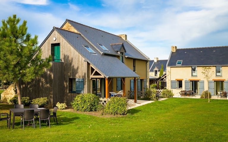 Tres Belle Maison De Vacances Ideal Pour Se Relaxer 2 Bedrooms 1 Bathroom Condominium In Cancale France Tres Belle Maison De Vacances Ideal Pour Se Relaxer 2 Bedrooms 1 Bathroom Condominium In Cancale France