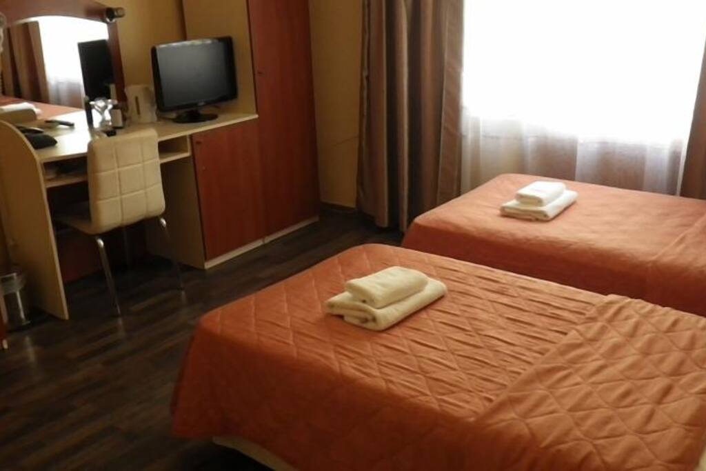 Standard room with twin beds