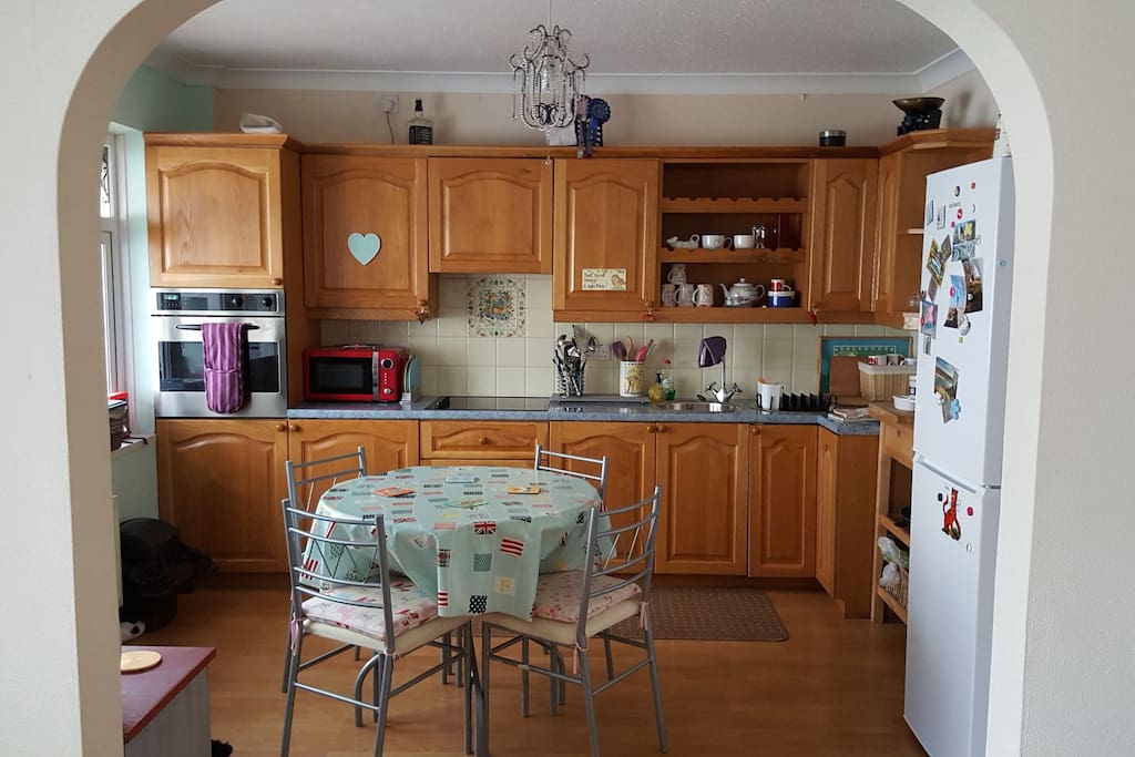 kitchen diner with fridge freezer electric hob and oven