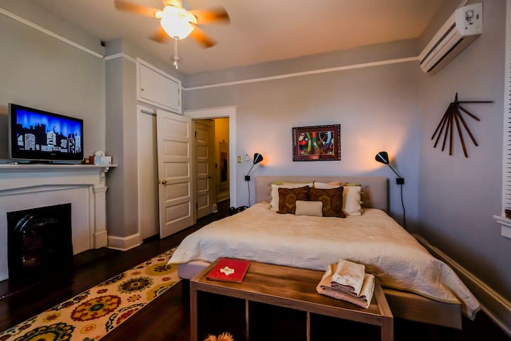 XL Stylish Room in Historic Bywater Incl. Bikes