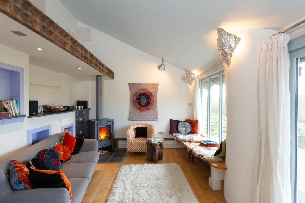 It's so cosy and warm in the winter.. log burner, and sun streaming in from the South... music, books and a kitchen which is a pleasure to cook in.. What could be better!