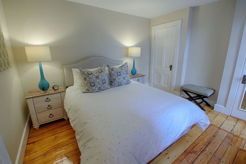 Second Bedroom, Brooklinen luxury bedding