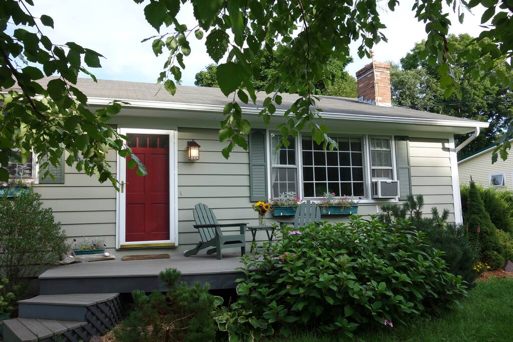 Sweet 3bd House in Perfect Vacation Location! Houses for Rent in