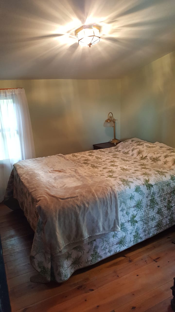 Menšia manželská posteľ