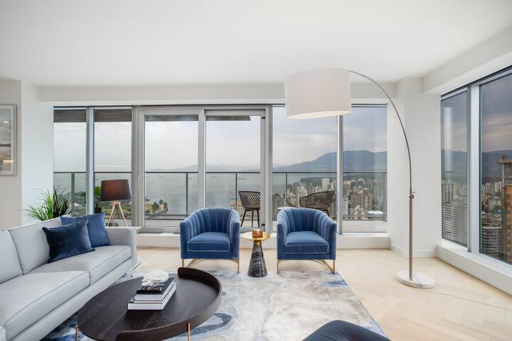 Breathtaking Views 3 bdrm, pool, hot tub, gym gallery image 5