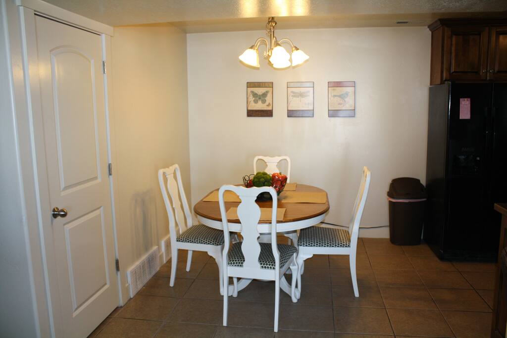 Dining room, with pantry
Fully stocked