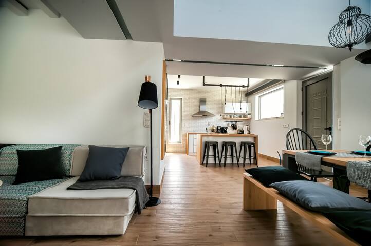 Premium Villa with 72 sqm Heated Pool in Nature gallery image 3